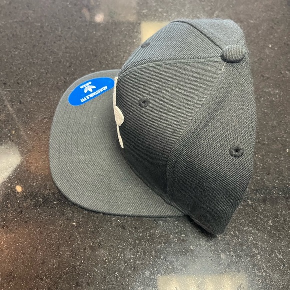 Adidas SnapBack one size fits all - Picture 5 of 5